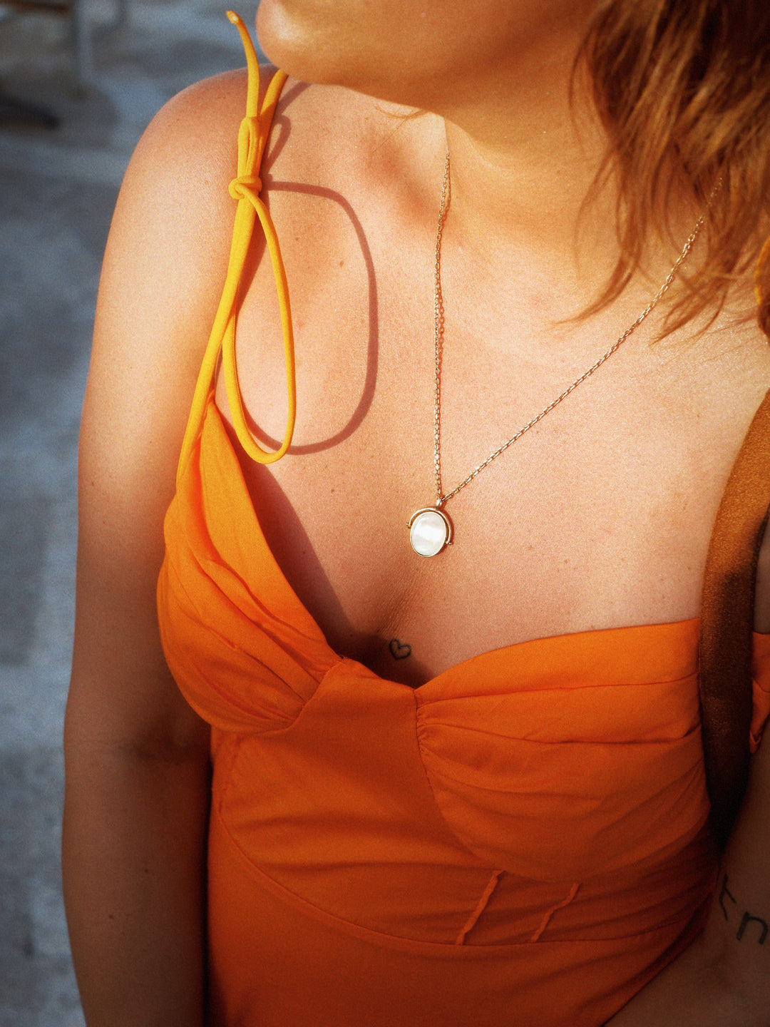 Collier plaqué or et nacre réversible Manureva