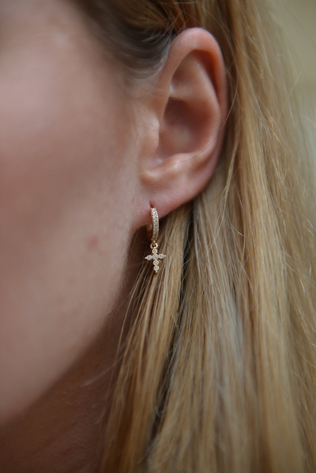 Boucles d'oreilles Plaqué Or créole pampille forme en Croix