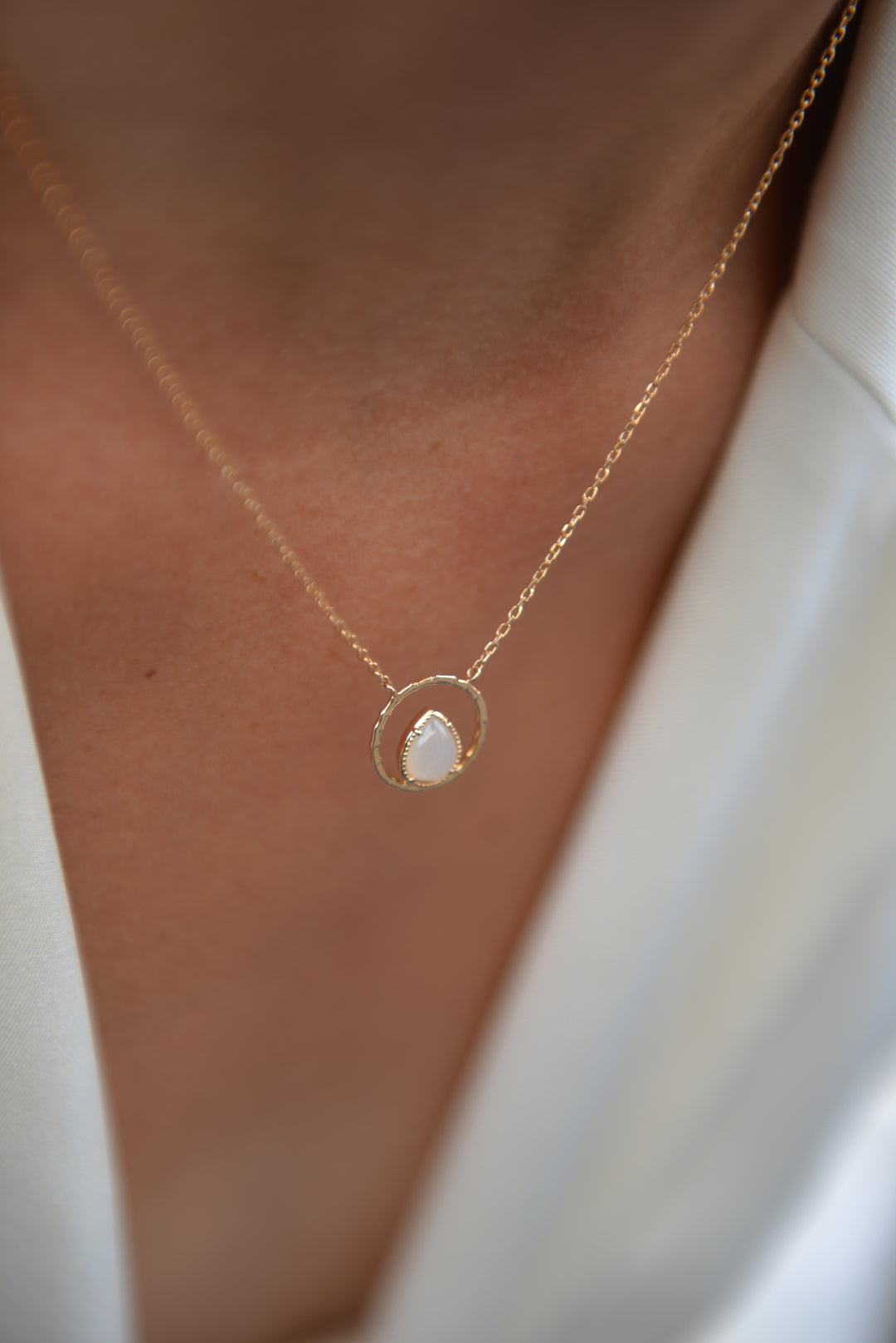 Collier Plaqué Or & Pierre de lune Amare