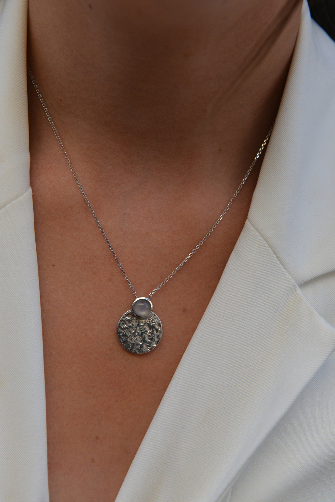 Collier Argent 925 motif rond effet martelé Pierre de lune Tara