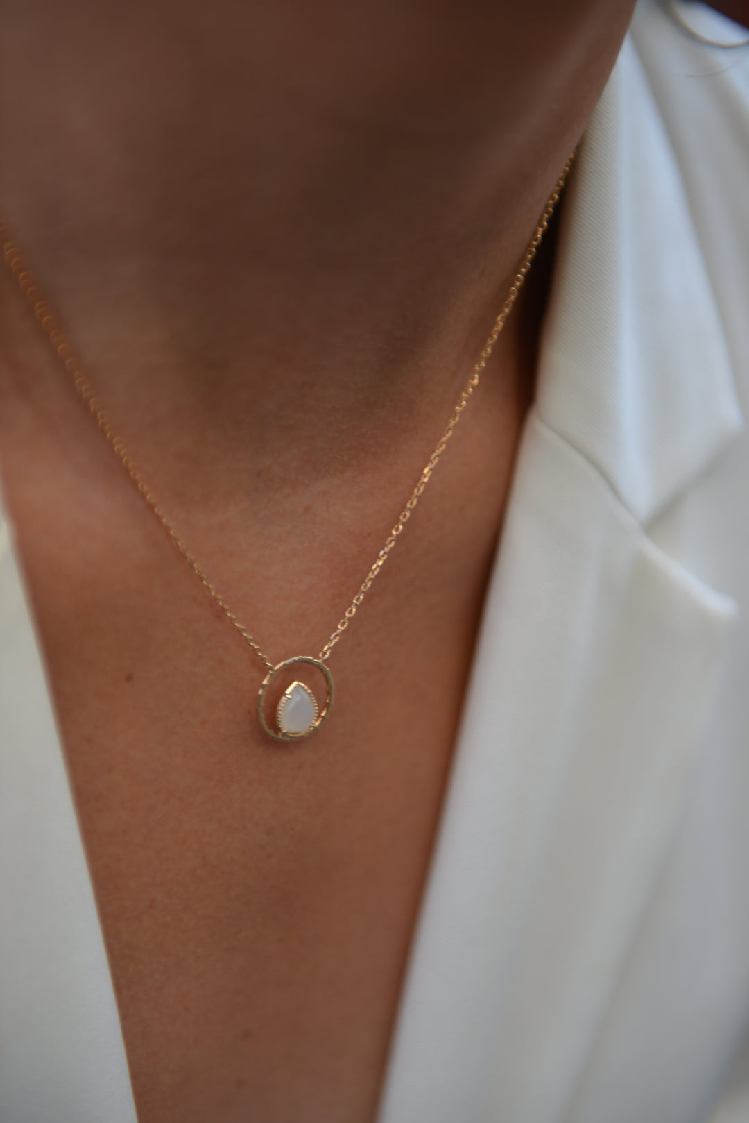 Collier Plaqué Or & Pierre de lune Amare