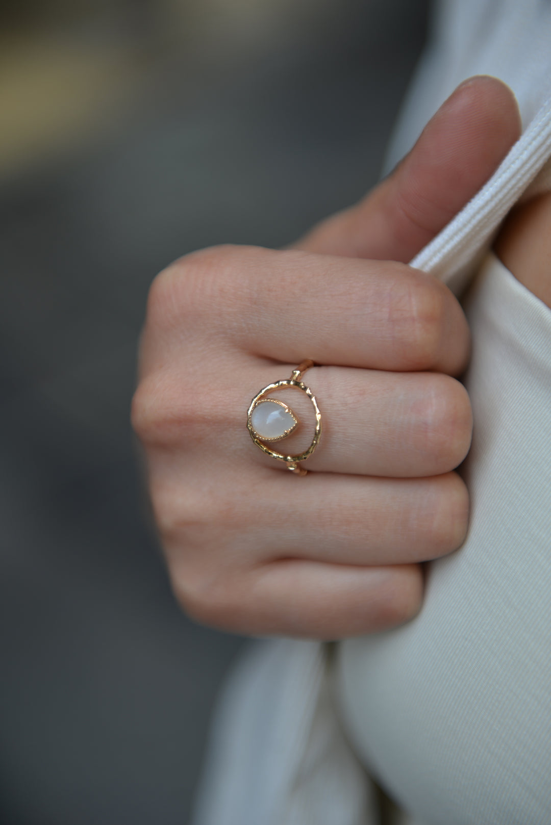 Bague Plaqué Or & Pierre de Lune Amare