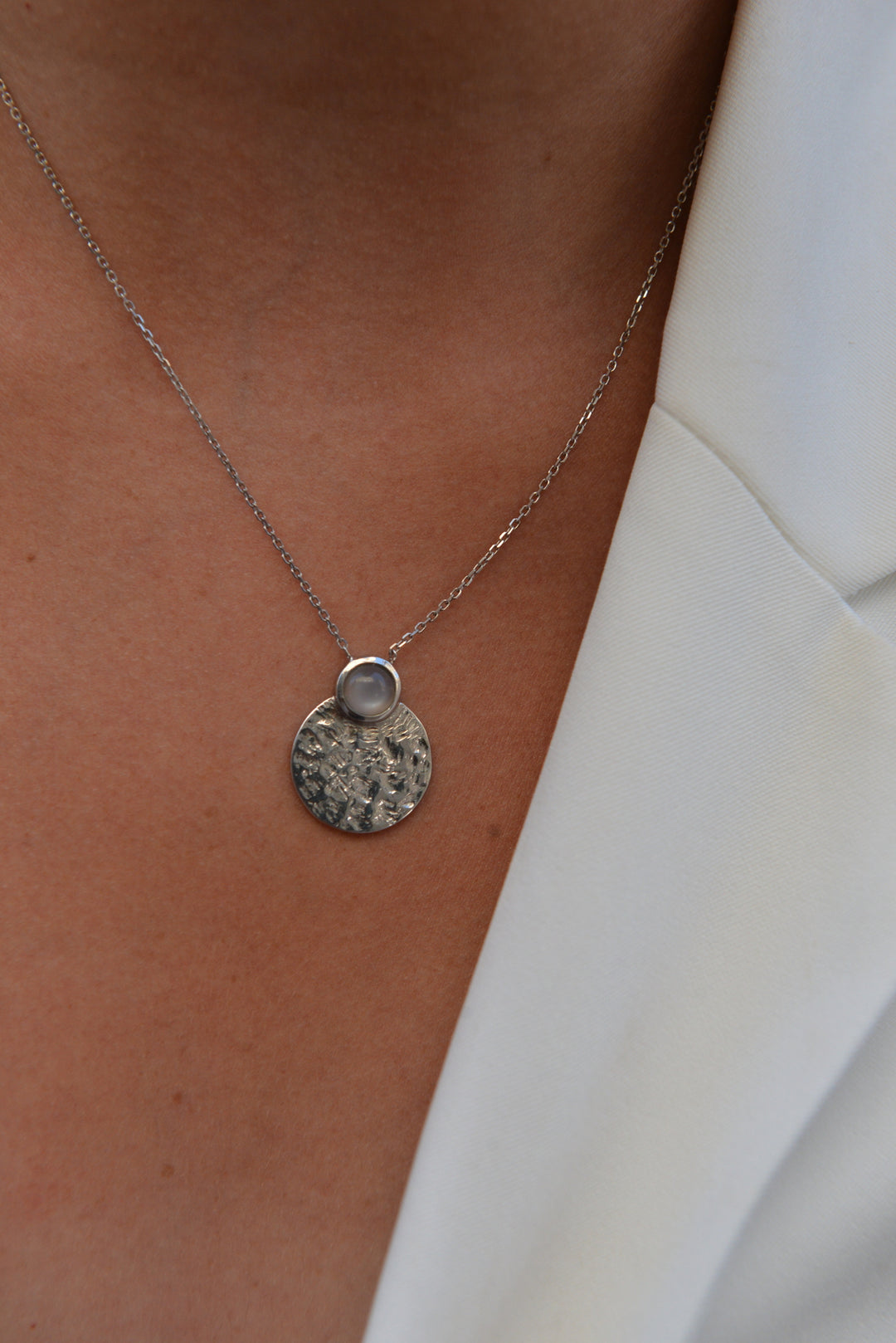Collier Argent 925 motif rond effet martelé Pierre de lune Tara