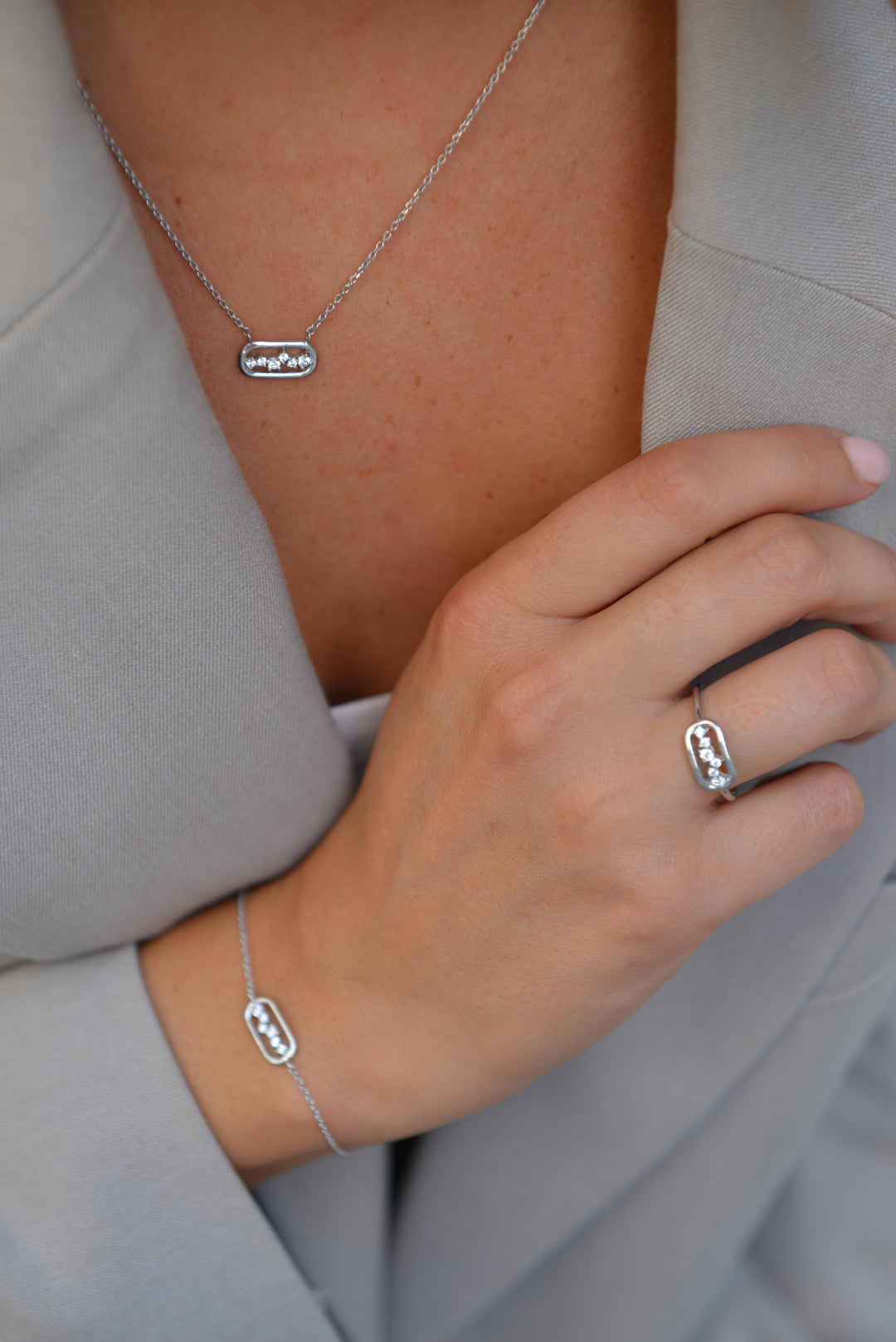 Collier argent et OZ Millenia
