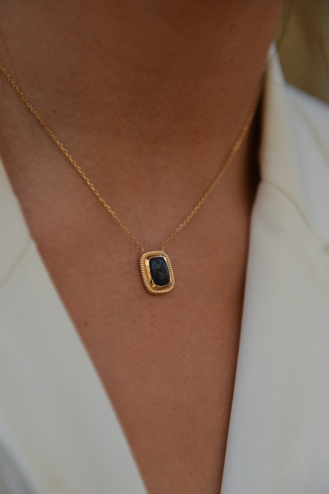 Collier Plaqué or & pendentif aventurine noire Ursula