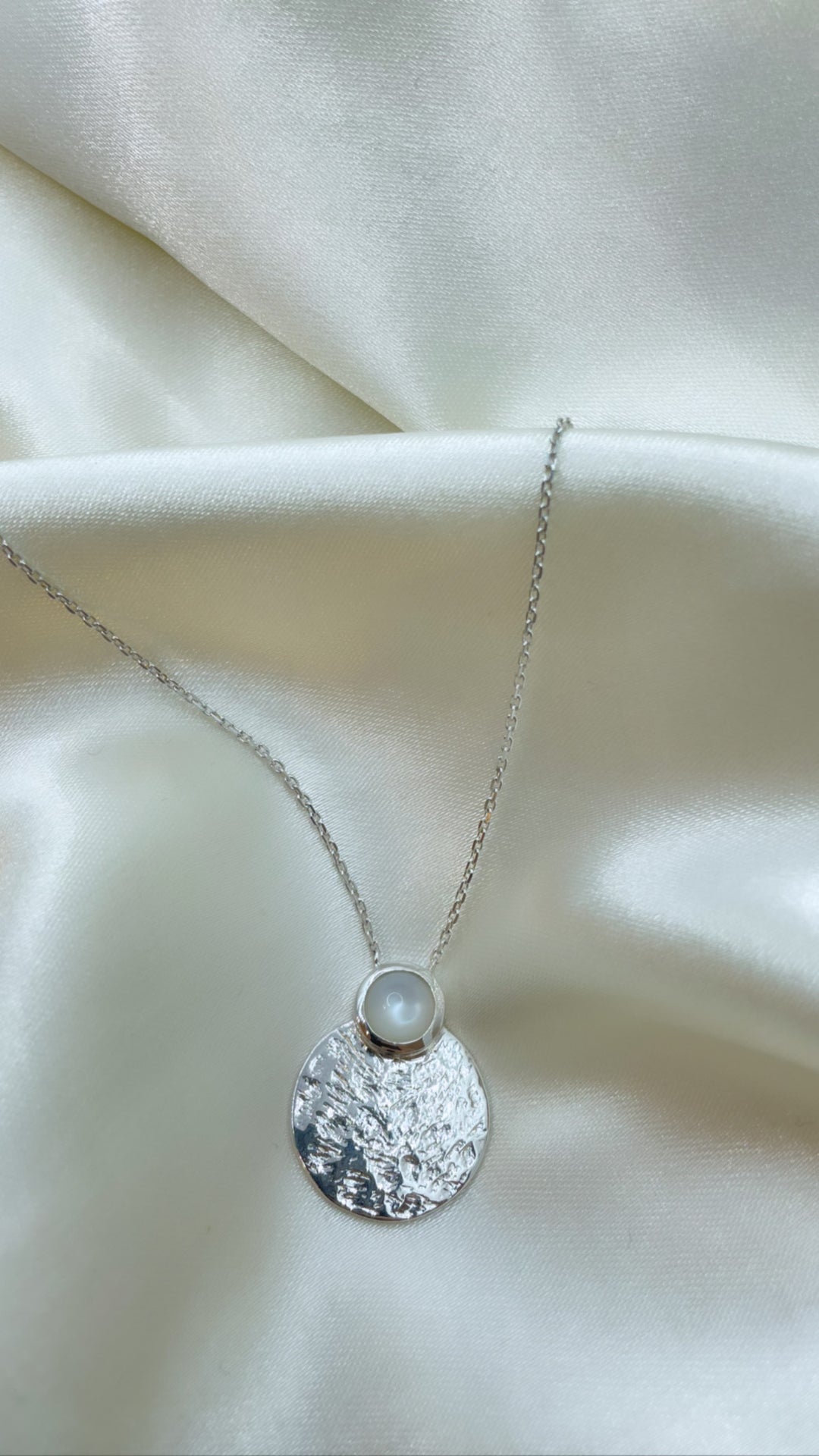 Collier Argent 925 motif rond effet martelé Pierre de lune Tara