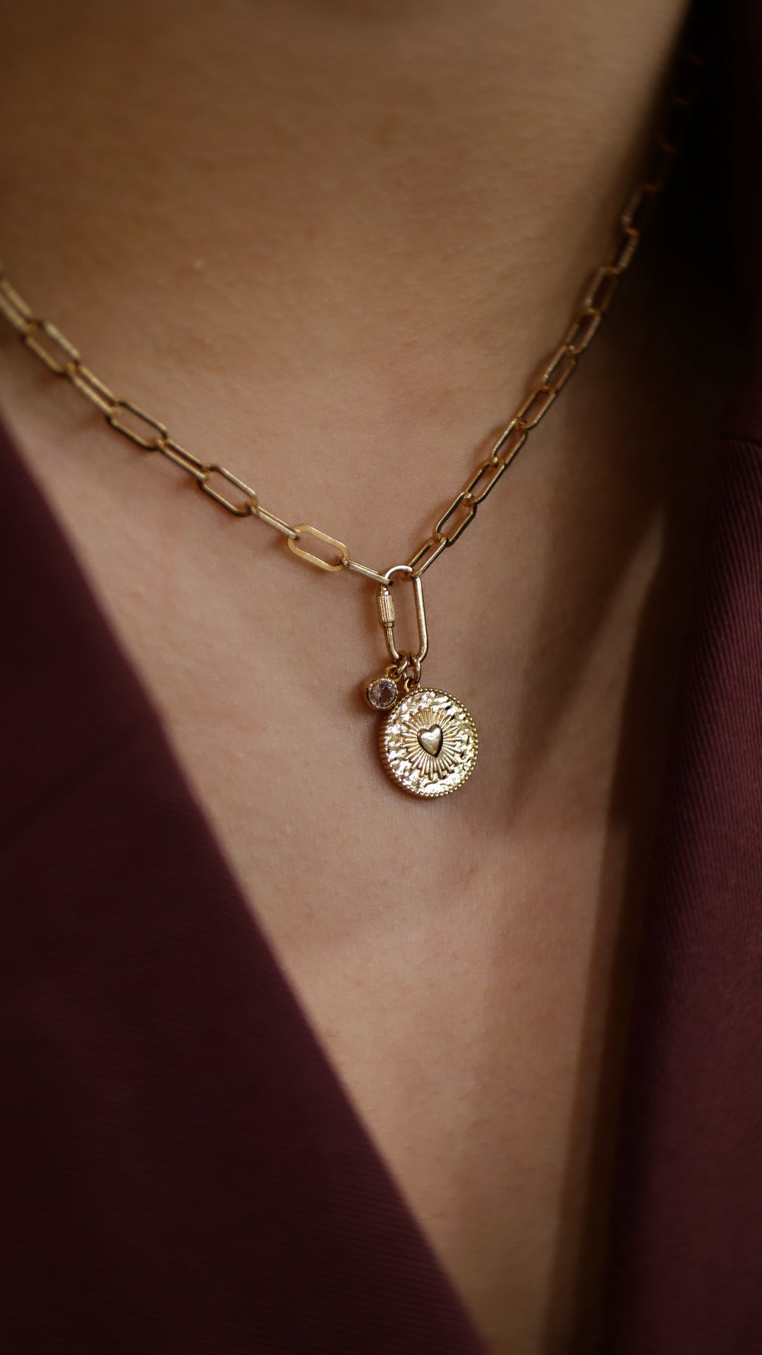 Collier Plaqué Or & Oz médaille ronde coeur maille trombone Aelys