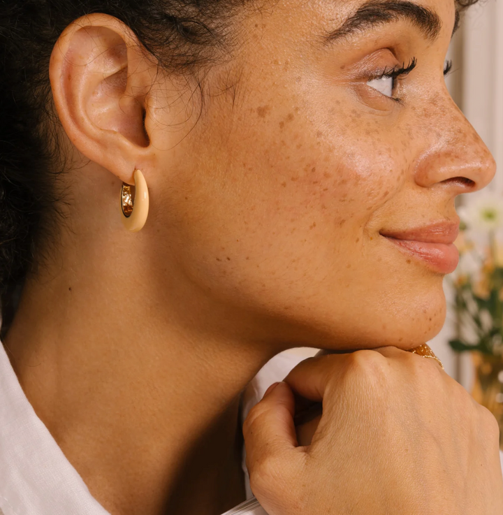 Boucles d'oreilles Plaqué Or & résine pêche Pétales Saunier