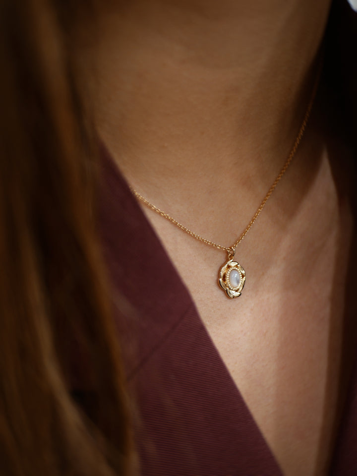 Collier Plaqué Or & Nacre Victoire