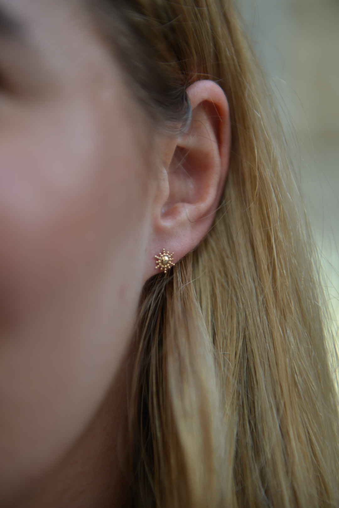 Boucles d'oreilles Plaqué or puces motif soleil Vahaïna